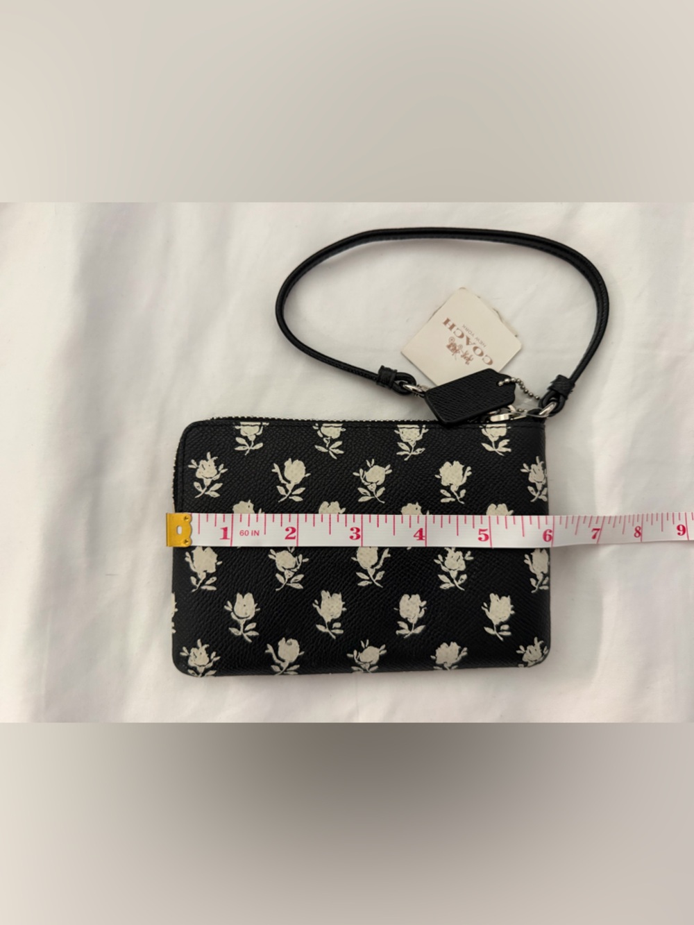 Coach - Badlands Floral Roses - Black White - Zip - Wristlet -  Wallet - Pouch - Picture 3 of 3